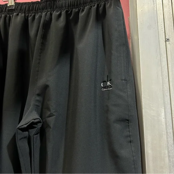 Calvin Klein unisex track suit - Picture 9 of 13